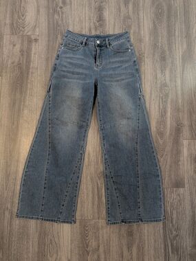 Mid-Rise Barrel Jeans in Medium Blue Wash